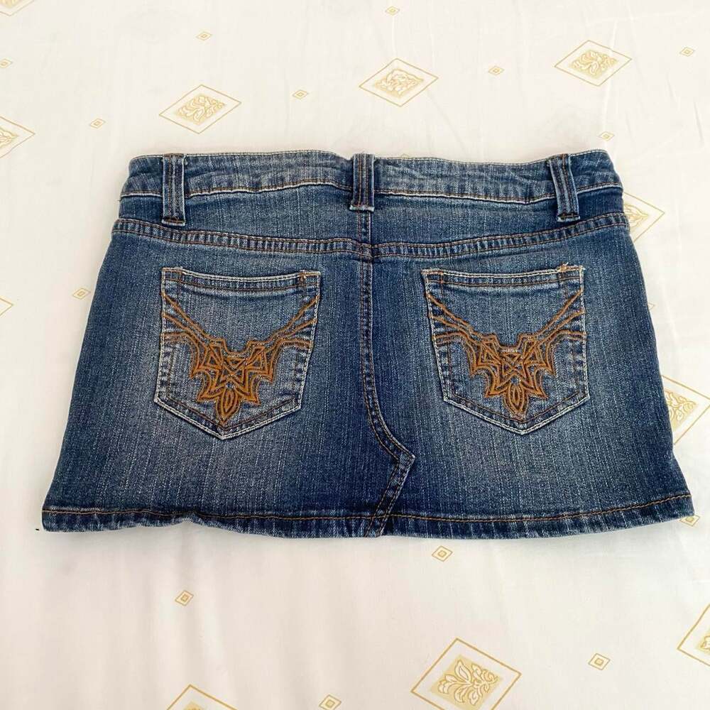 vintage 2000s dark wash denim mini skirt - Picture 4 of 6